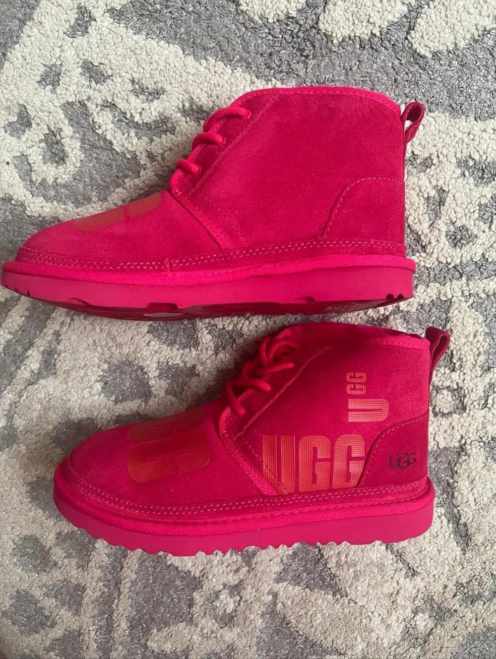 BIG KIDS UGG NEUMEL II SCATTER GRAPHIC RASPBERRY BOOTS US SIZE 4Y= 6.5 Women